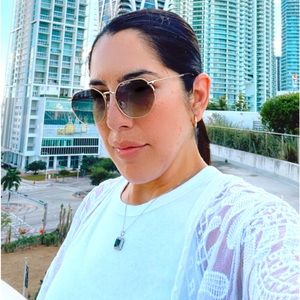 Meet your Posher, Noelia